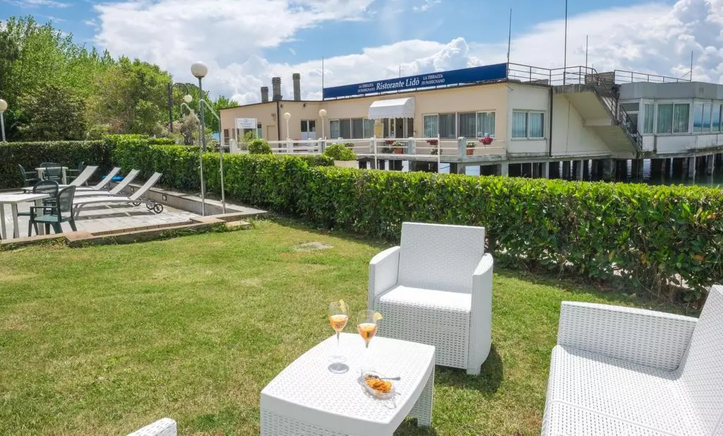 Lago Trasimeno 4*: camera doppia con colazione o mezza pensione