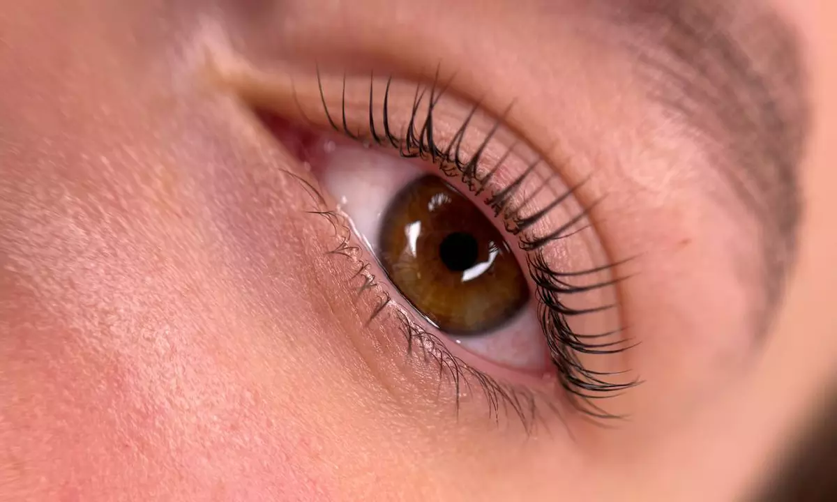 Enhance Your Eyes with Eyelash Tint and Lift