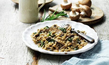 Menu da 3 o 4 portate per 2, con vino e dolce al Bar Evolution (sconto fino a46%)