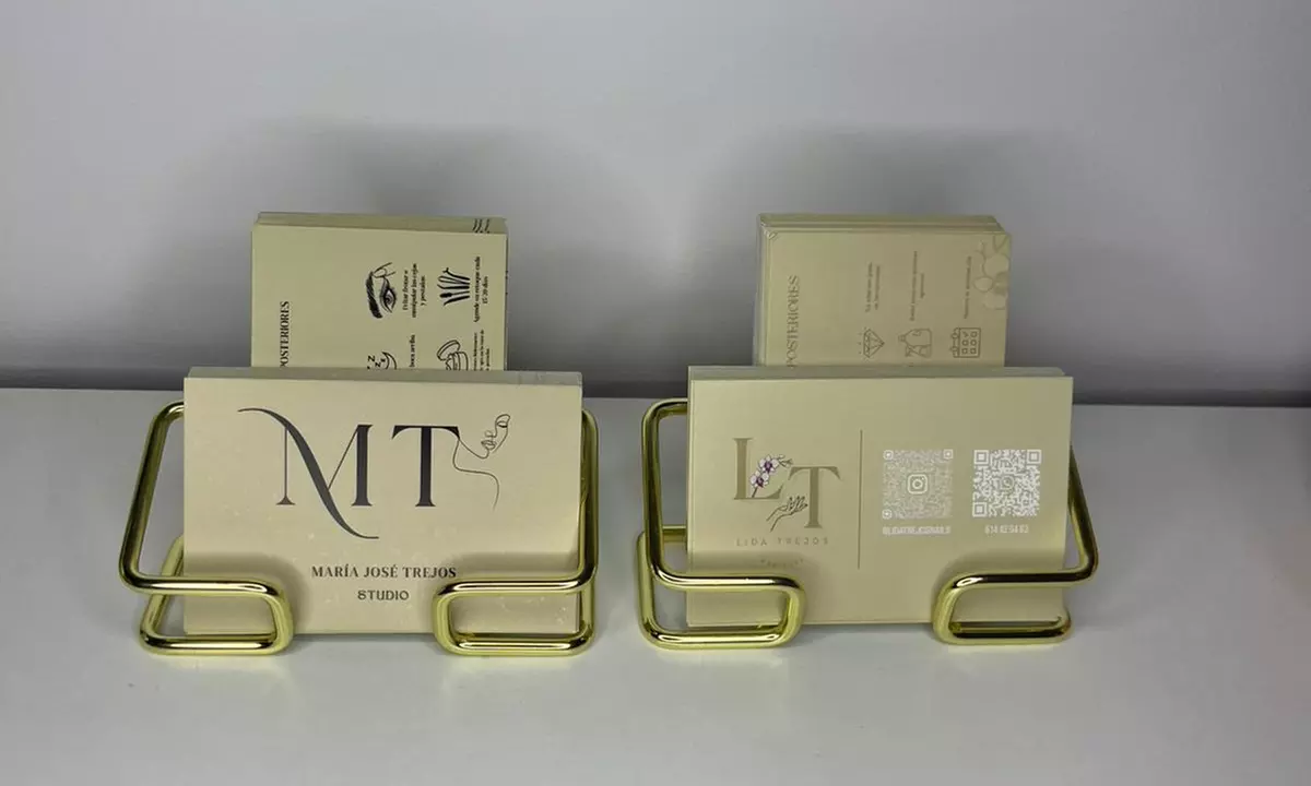 Manicura, pedicura o uñas gel con esmaltado clásico o semipermanente