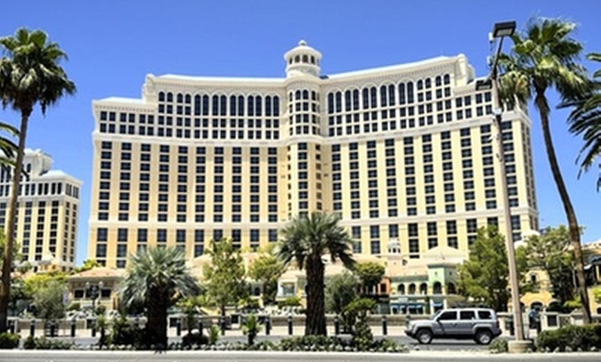 Image 3: Limo Bus Sightseeing Tour – Las Vegas Strip