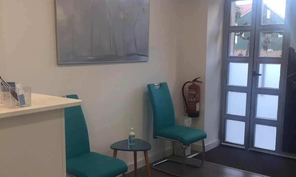 Examen, diagnostico y limpieza bucal o blanqueamiento con limpieza