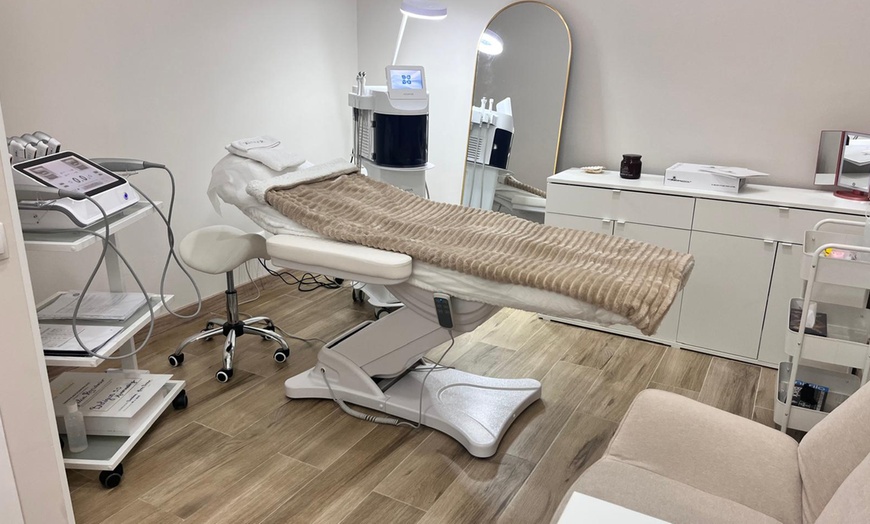 Image 2: Radiofrecuencia HERA facial o corporal, 1 o 2 sesiones por zona