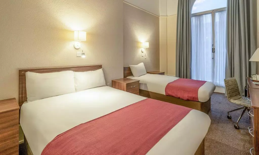 Scarborough: Standard Double or Twin Room with Breakfast and Wi-Fi