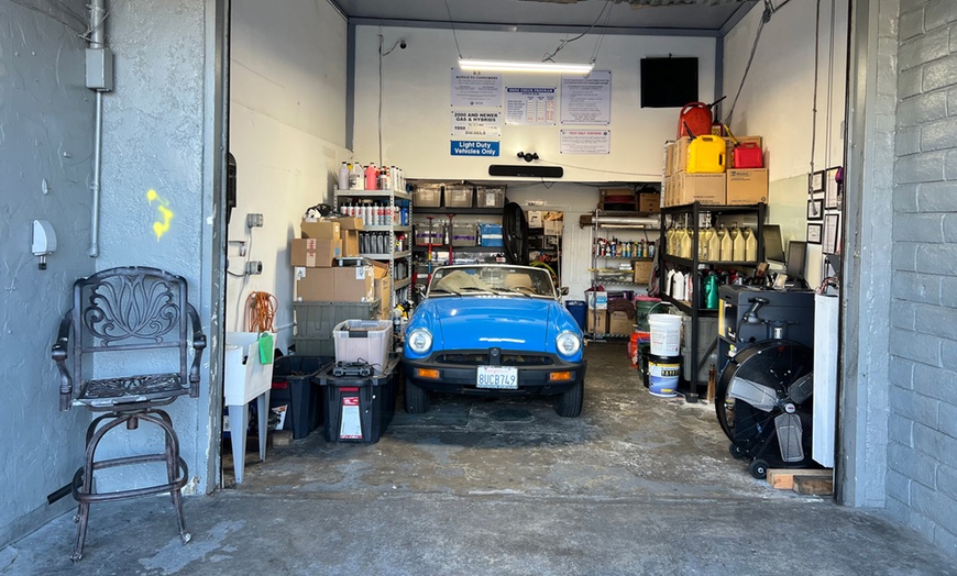 Image 3: Smog Test for Your Car or 15-Passenger Van