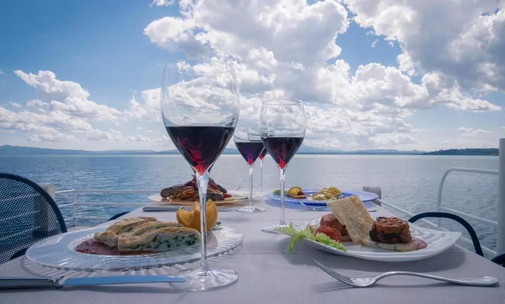 Lago Trasimeno 4*: camera doppia con colazione o mezza pensione