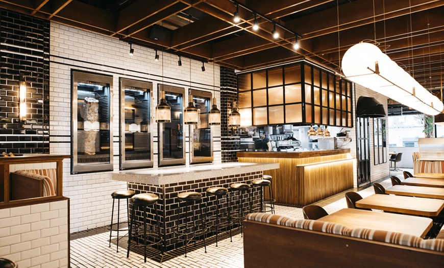 Image 18: Combo de afterwork en SteakBurger con 5 o 10 cervezas y picoteo