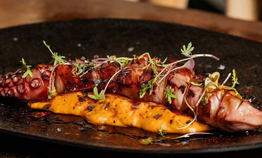 Image 2: Menú CalaBlava con entrantes, principales o arroz, postres y bebidas