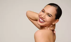 Verleihe deiner Haut den Glow: 60 Min. Microneedling mit Lachs DNA für 1 Person (39% sparen)