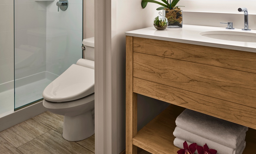 Image 7: Stay at Waikiki Beach Upscale Alohilani Hotel