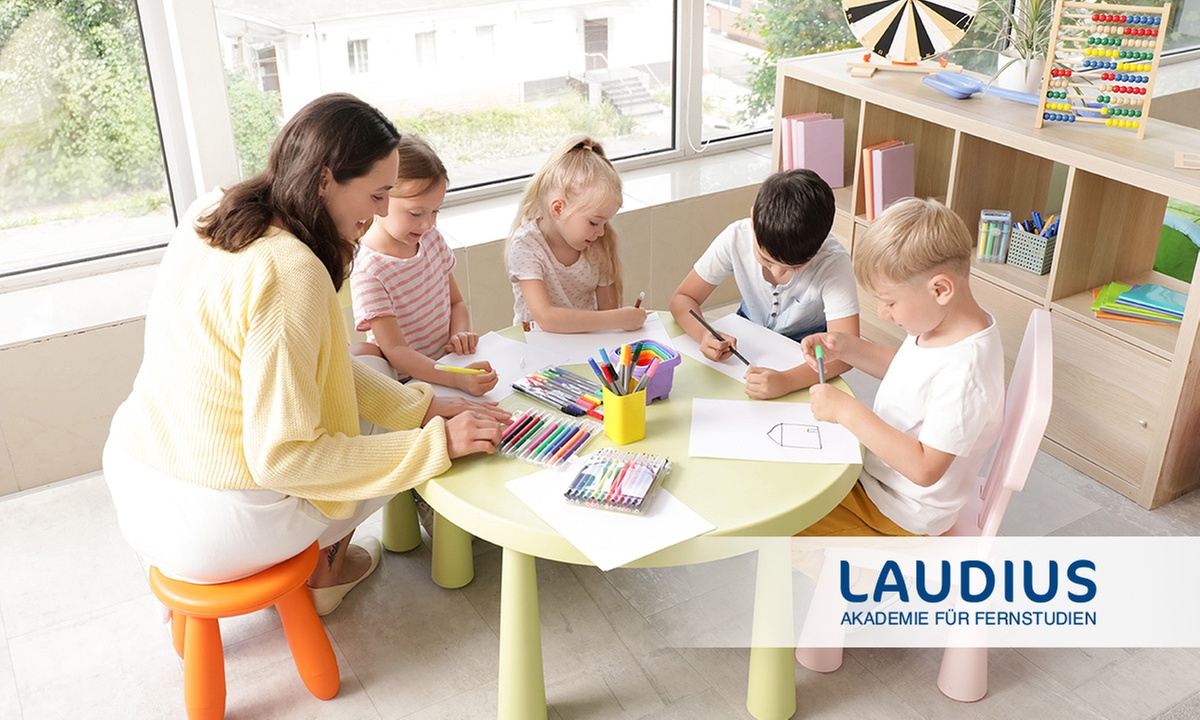 Kindergartenhelfer:in Fernkurs