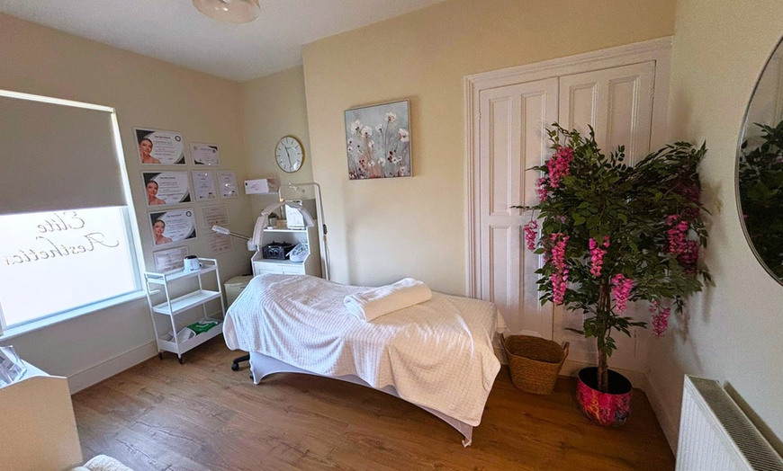 Image 3: Indian Head Massage Combined with Advanced Skincare Facial, 30/75 Min