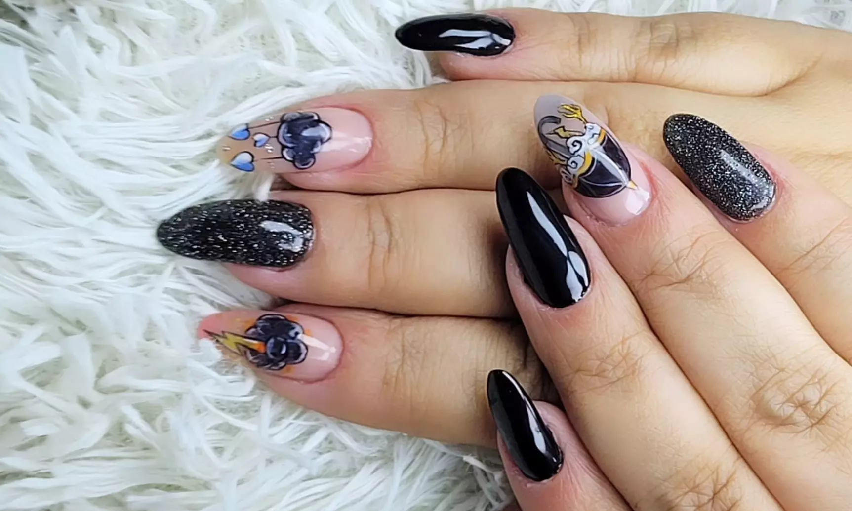 Manicura y/o pedicura normal o semipermanente y primera puesta de uñas