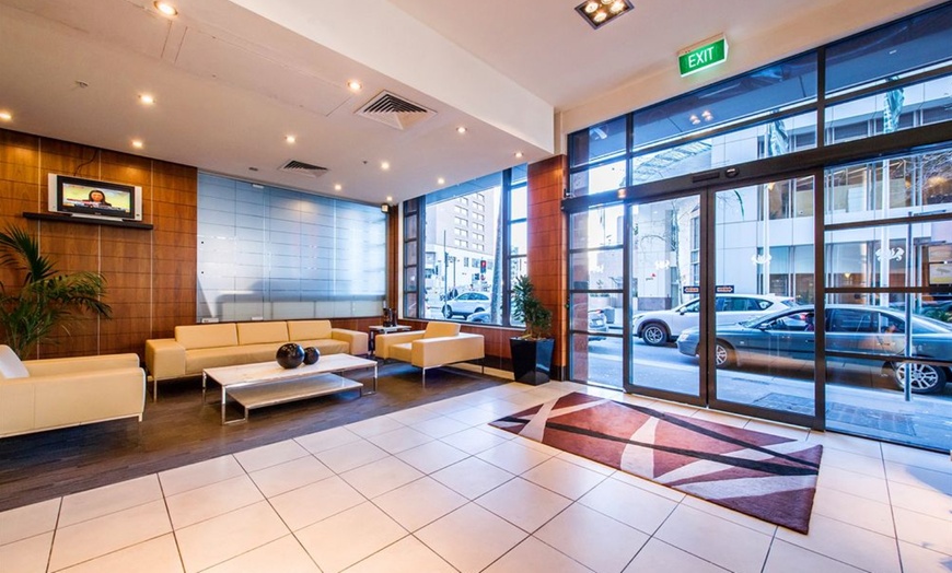 Image 2: Sydney, CBD: Premier Stay + Wine for 2