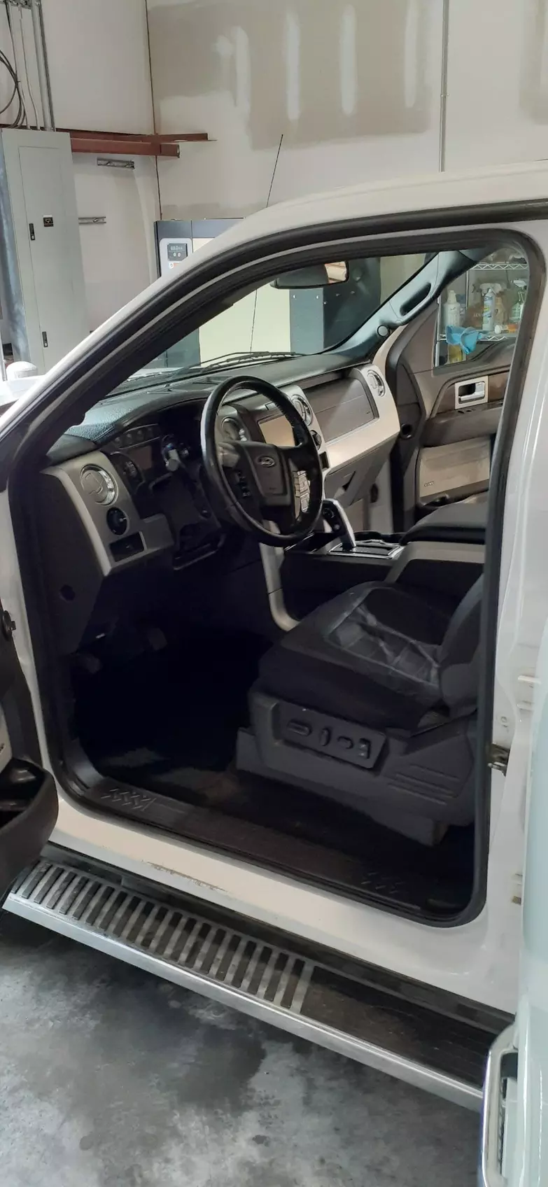 Diamond Shine Full Detailing for Car, SUV, Truck, Van and Semi-trucks 