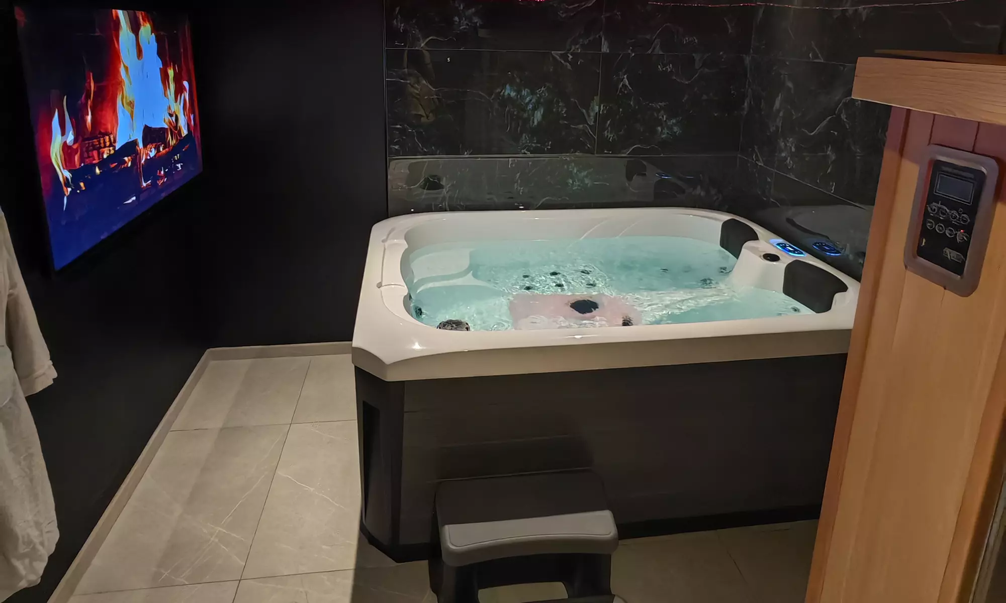 Proche Alès : une nuit en suite avec PDJ et spa, options repas