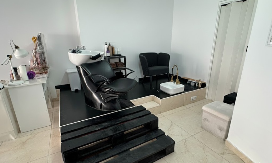 Image 6: Sesión de peluquería con corte y tinte y/o mechas