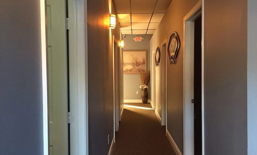 Image 8: 60, 90, or 120- Minutes Hydrotherapy Scalp and Body Massage Experience