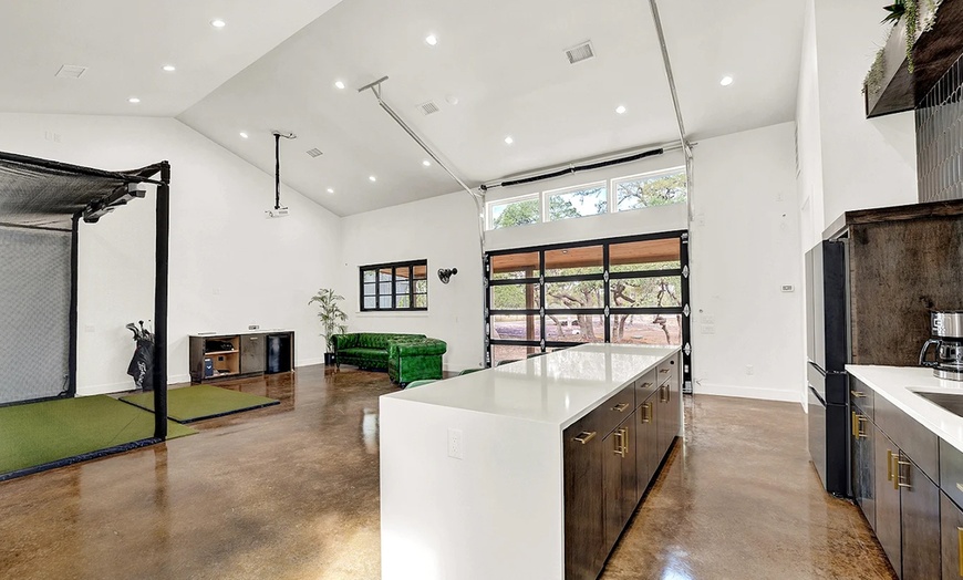 Image 3: Enjoy a Virtual Golf Session with Top-Notch Simulators