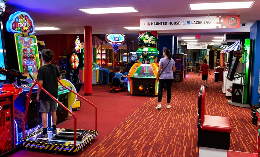 Image 2: Niagara Falls Fun Zone: Arcade, Laser Tag & Mini Golf Thrills