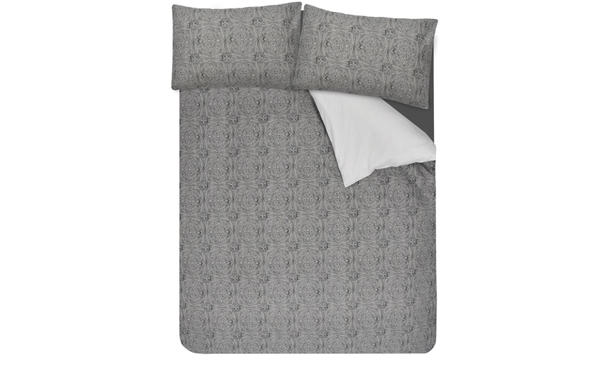 Image 4: Smart Living Premium Polycotton Wolf Panel Duvet Set 