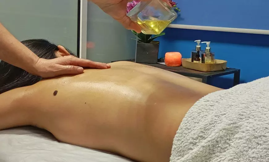 Image 1: Masaje corporal de 1h a elegir y presoterapia ocular para 1 persona