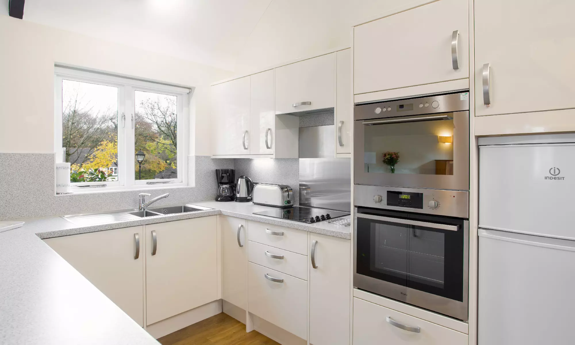 Rolling Hillside Retreat in Devon: Scenic Apartment Stay up to 6