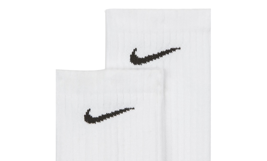 Image 10: Three-Pack Nike Men's Everyday Cushioned Socks 