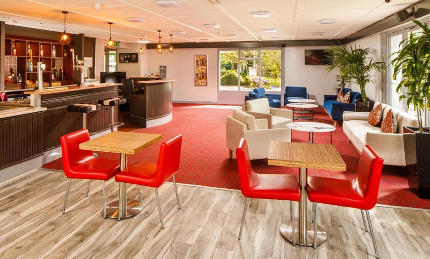 Image 4: Coventry: Double or Twin Room with Breakfast