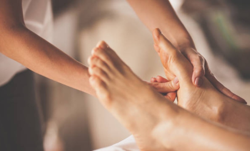 Image 9: Masajes de 30, 45, 60 o 70 minutos con rituales y aceites esenciales