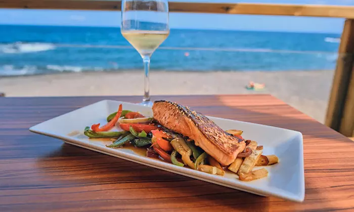 Menú Mediterráneo para 2 con entrante, principales, postres y bebidas