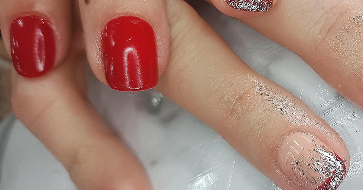 Manicura clásica con esmaltado semipermanente en Valencia