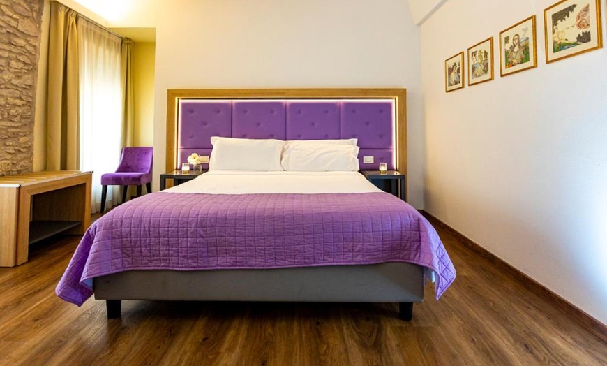 Image 9: Lago di Garda, Spiazzi: camera con colazione o mezza pensione per 2