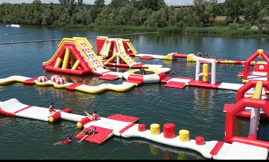 Image 4: Glissades, rires et soleil : vivez l’expérience Grand Bleu WakePark !