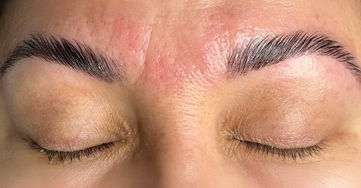 Tratamiento de laminado, diseño y tinte de cejas y pestañas en Madrid