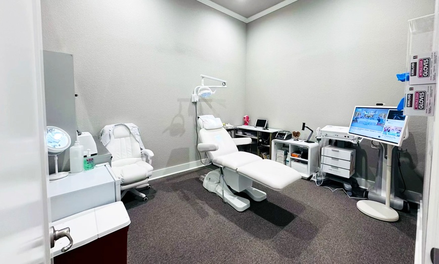 Image 8: Up to 46% Off on Deep Tissue Massage at Derma Massage Spa