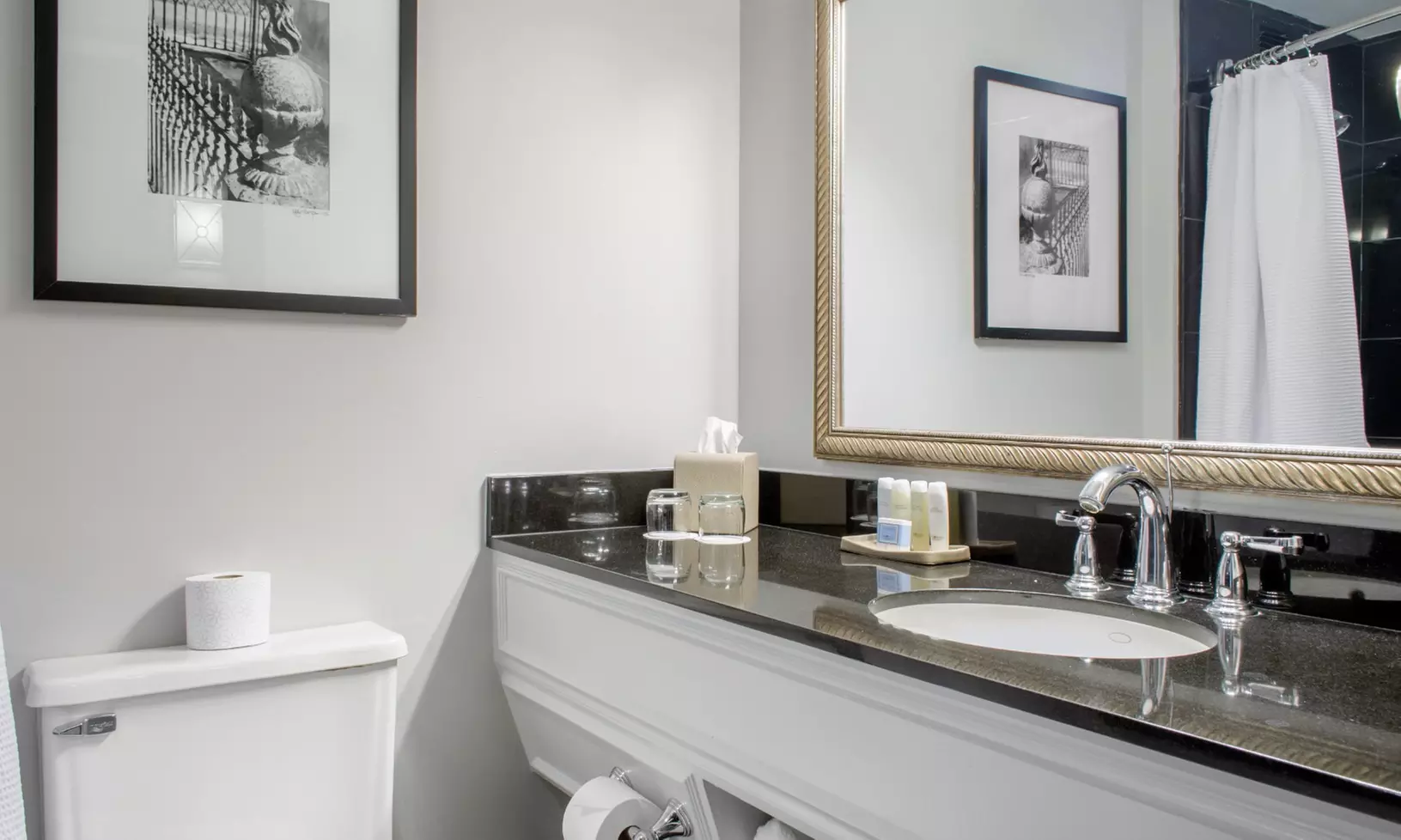 The Riverfront Hotel New Orleans: Family-Friendly Hotel - Book Now!