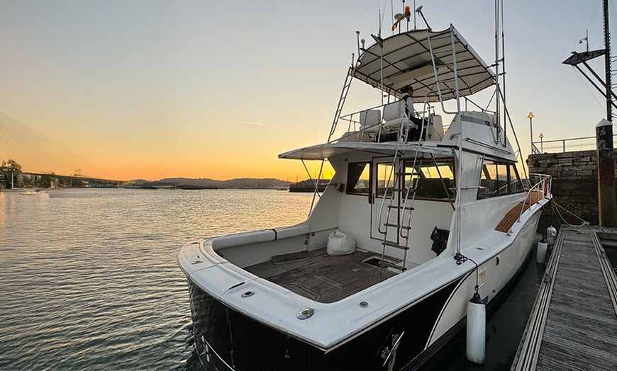 Image 6: Paseo de 2 horas en barco con picoteo y bebida para 1, 2 o 4 personas