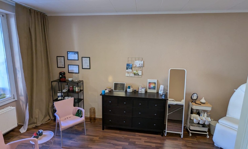 Image 7: 60 Min. Gesichtsmassage inkl. Kopf- oder Nackenmassage für 1 Person