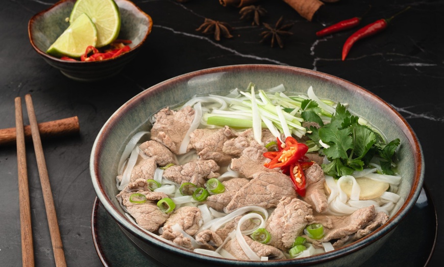 Image 3: Asiatisch-Thailändisches 2-Gänge-Menü nach Wahl für 2 oder 4 Personen