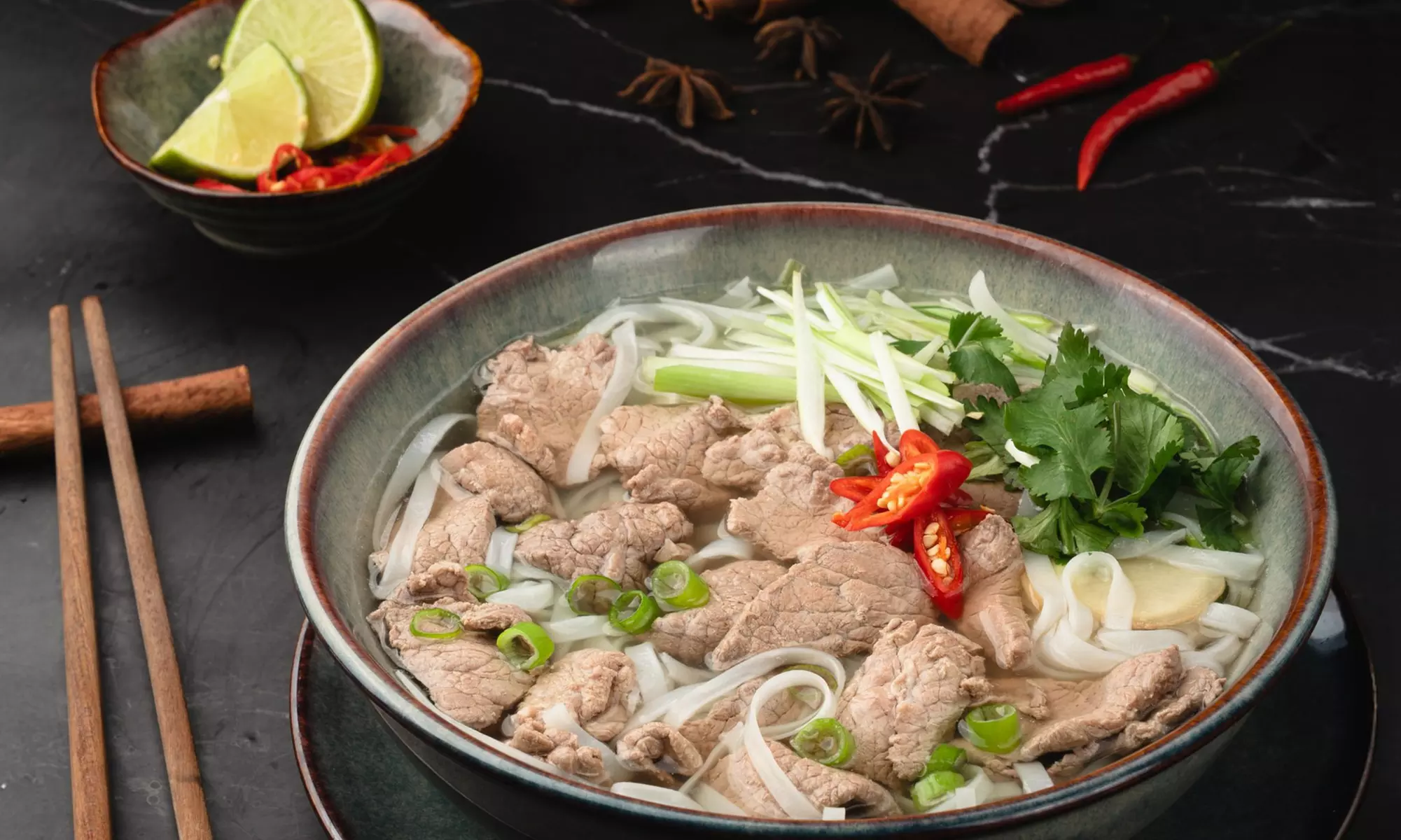 Asiatisch-Thailändisches 2-Gänge-Menü nach Wahl für 2 oder 4 Personen