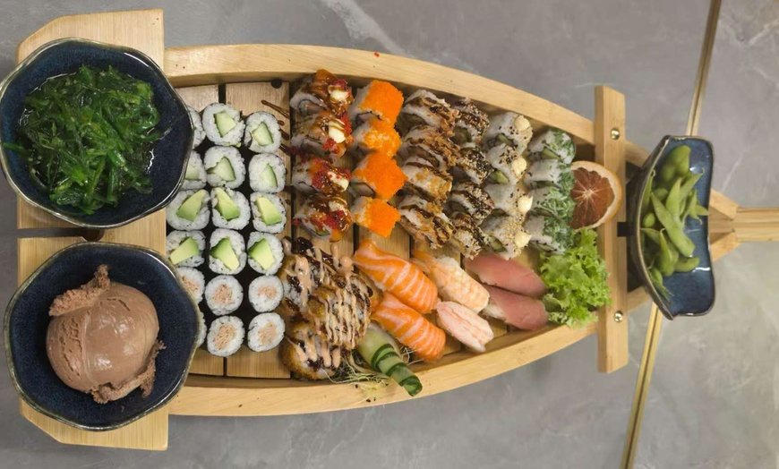 Image 3: Sushi-Platte nach Wahl inkl. Beilage und Eis für 2 oder 4 Personen