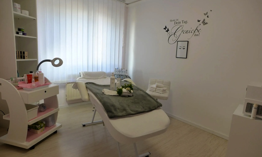 Image 3: 1 oder 2 Behandlungen: 60 Min. Diamant-Mikrodermabrasion für 1 Person