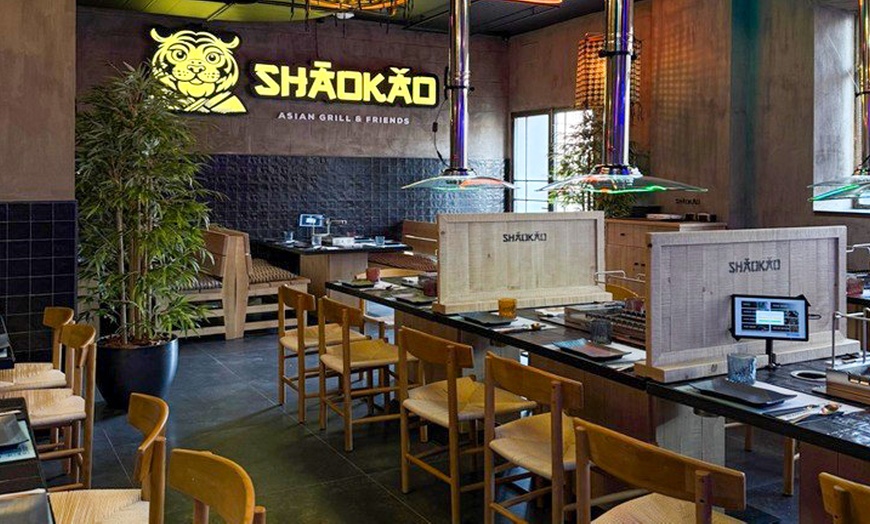 Image 4: Saborea la cultura asiática con un menú coreano para 2 o 4 personas