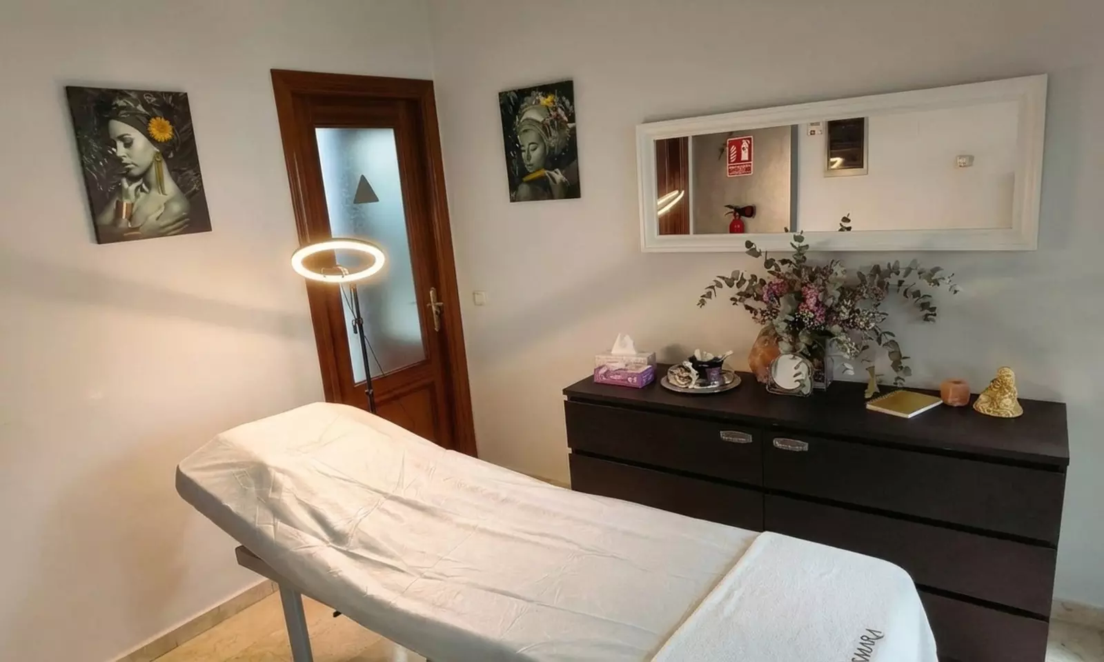 1 o 2 limpiezas profundas, extracción, peeling químico e hidratación