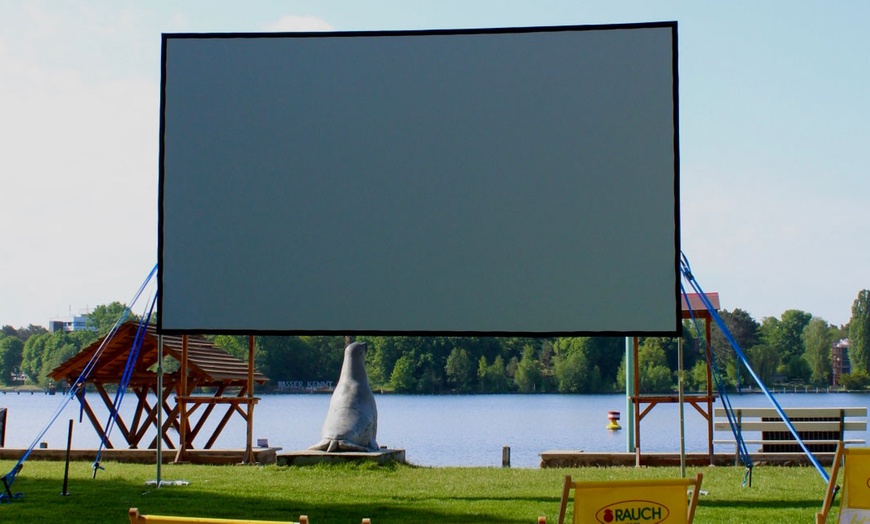 Image 1:  Eintritt in das Freiluftkino im Strandbad Wendenschloss