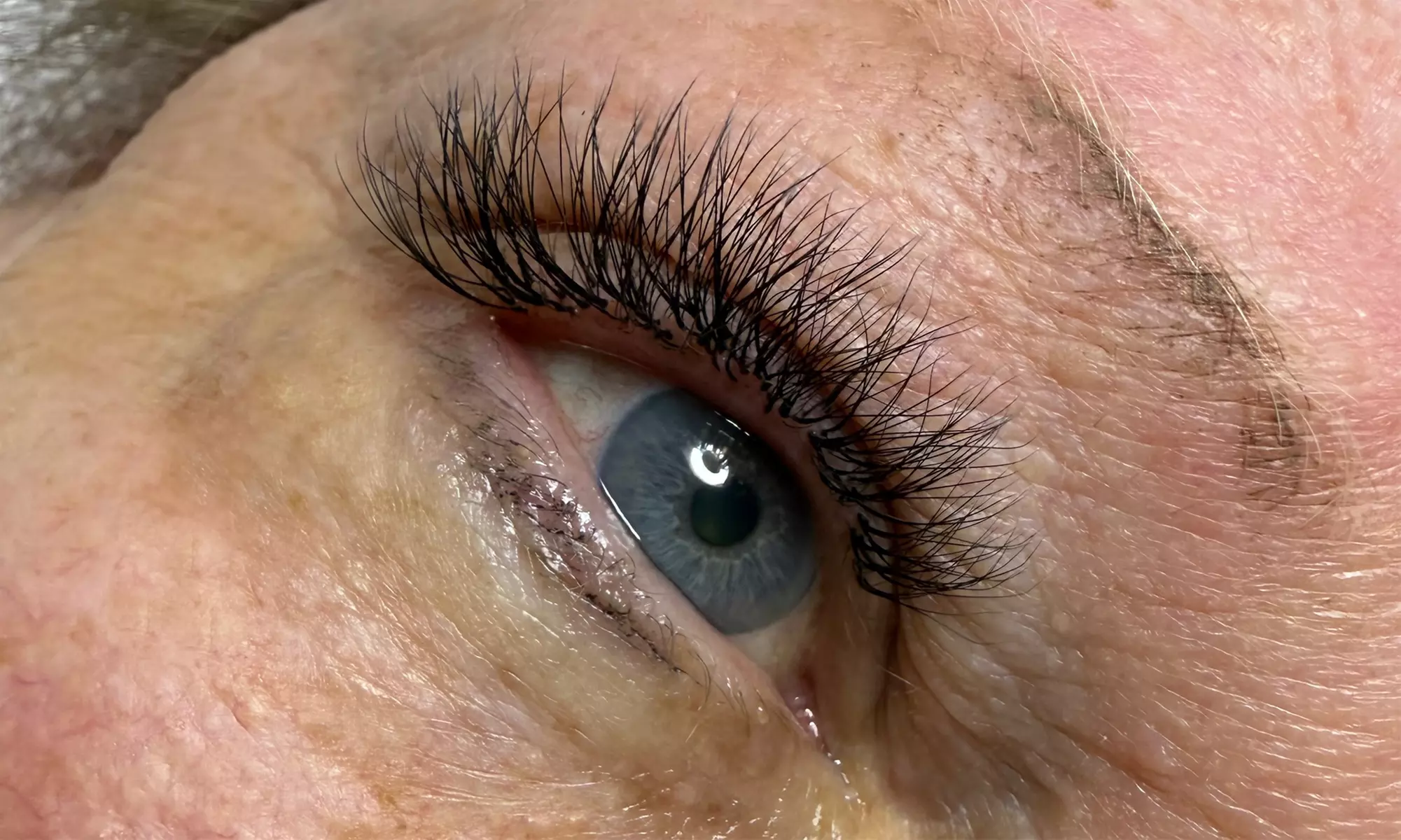 Get Classic, 2D YY, 3D, or 5D Light Volume Eyelash Extensions