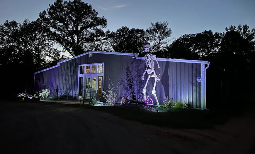 Image 2: Spooky Fun at Haunted Hallows with Apple Cider As a Gift