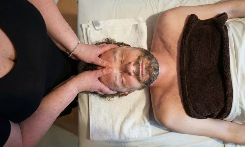 Discover 60 or 90-Min Choice of Full Body Swedish, DeepTissue or Sports Massage @Buff Guy Massage(Up To 56% Off)