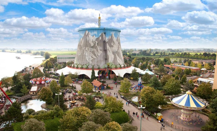 Image 8: Wunderlight im Wunderland Kalkar: All-Inclusive Zimmer & Freizeitpark